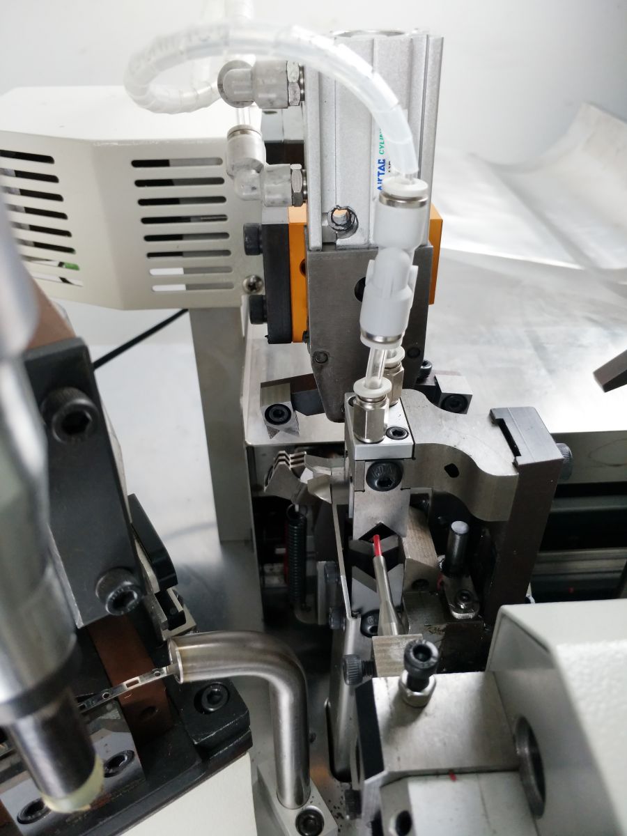 Máy Cắt Tuốt & Dập Cos Tự Động HS-T210 